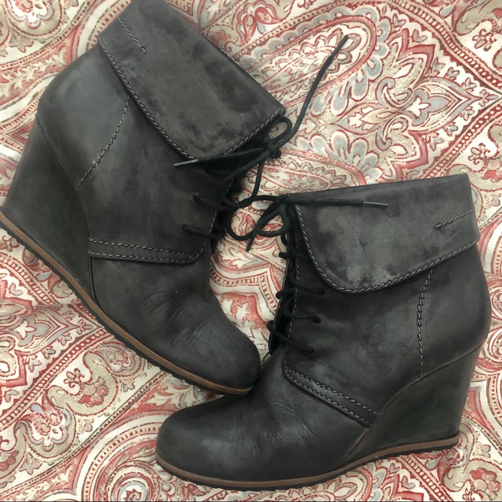 TESORI LEATHER WEDGE BOOTIES